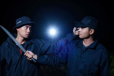 Quốc Trường cạo đầu làm giang hồ trong Con đường hoàn lương - Ảnh 4. Quốc Trường cạo đầu làm giang hồ trong Con đường hoàn lương - Ảnh 4.