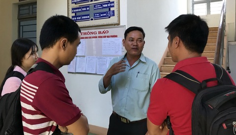 Đề xuất khiển trách trưởng công an xã đá thúng rau của dân - Ảnh 2. Đề xuất khiển trách trưởng công an xã đá thúng rau của dân - Ảnh 2.