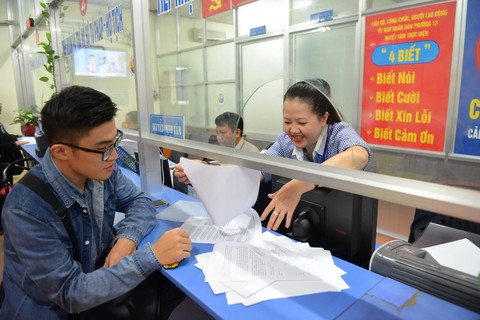 Trong mắt người nước ngoài: Cán bộ công chức phải chuyên nghiệp - Ảnh 1. Trong mắt người nước ngoài: Cán bộ công chức phải chuyên nghiệp - Ảnh 1.