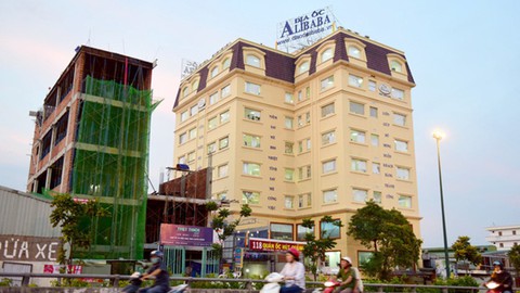 CEO Nguyễn Thái Luyện của Alibaba đã đưa người thân vào vòng lao lý ra sao? - Ảnh 1. CEO Nguyễn Thái Luyện của Alibaba đã đưa người thân vào vòng lao lý ra sao? - Ảnh 1.