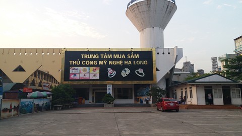 Hạ Long tạm đóng cửa 12 cửa hàng chỉ đón khách Trung Quốc - Ảnh 1. Hạ Long tạm đóng cửa 12 cửa hàng chỉ đón khách Trung Quốc - Ảnh 1.