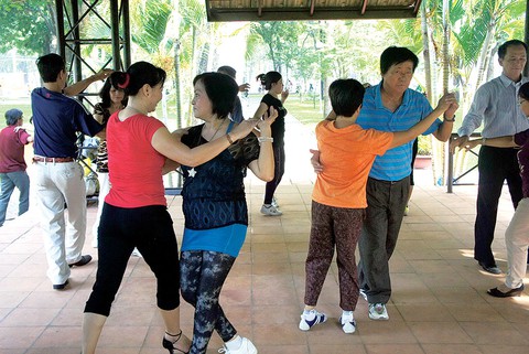 Con một và cha mẹ tuổi gió heo may - Ảnh 1. Con một và cha mẹ tuổi gió heo may - Ảnh 1.