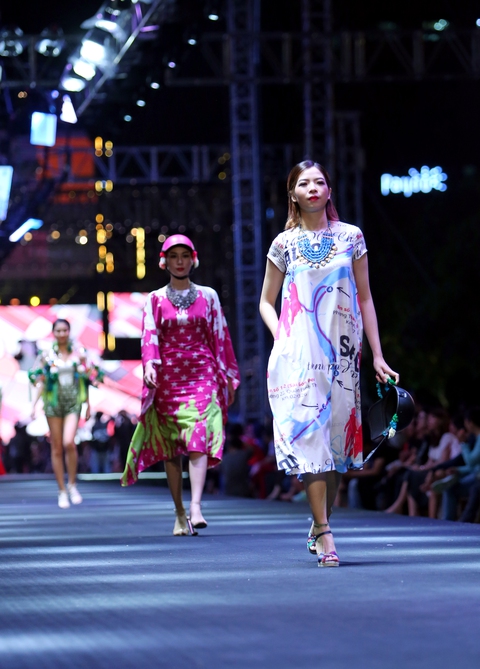 Bản đồ Sài Gòn lên bộ sưu tập thời trang của Dạ Thảo - Ảnh 4. Bản đồ Sài Gòn lên bộ sưu tập thời trang của Dạ Thảo - Ảnh 4.