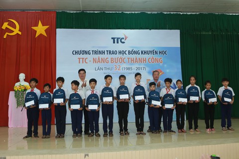 TTC tiếp tục trao học bổng cho học sinh Bến Tre - Ảnh 1. TTC tiếp tục trao học bổng cho học sinh Bến Tre - Ảnh 1.
