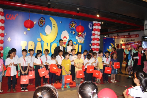 Vui Trăng Cười và trung thu yêu thương ấm áp tình nghệ sĩ - Ảnh 3. Vui Trăng Cười và trung thu yêu thương ấm áp tình nghệ sĩ - Ảnh 3.
