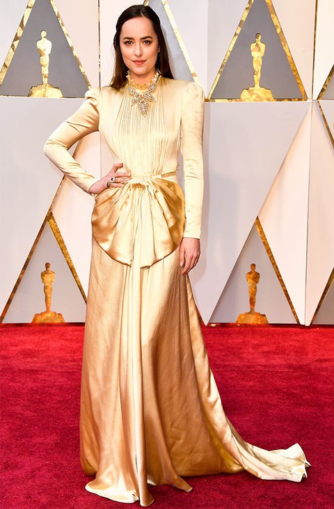 10 bộ váy Oscar được săn lùng nhiều nhất trên mạng năm 2017 - Ảnh 5. 10 bộ váy Oscar được săn lùng nhiều nhất trên mạng năm 2017 - Ảnh 5.