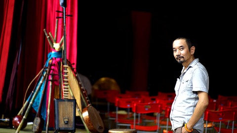 Đàm Quang Minh: Nghe đâu có đàn, có hát là sà đến... - Ảnh 1. Đàm Quang Minh: Nghe đâu có đàn, có hát là sà đến... - Ảnh 1.