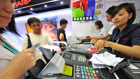 Tội phạm giả luôn tin nhắn ngân hàng để lừa đảo - Ảnh 1. Tội phạm giả luôn tin nhắn ngân hàng để lừa đảo - Ảnh 1.