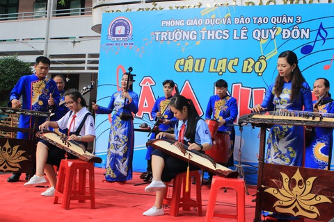 Lý ngựa ô thay chuông chuyển tiết, học trò khoái chí - Ảnh 1. Lý ngựa ô thay chuông chuyển tiết, học trò khoái chí - Ảnh 1.