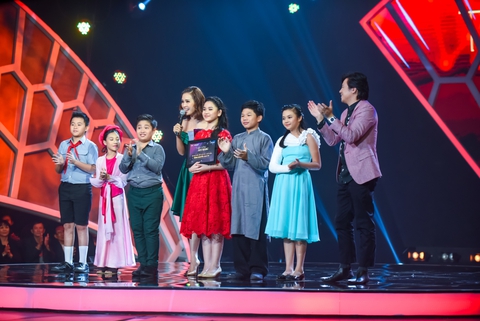 Nghe thần đồng âm nhạc chơi trong đêm nhạc huyền thoại Việt Nam - Ảnh 1. Nghe thần đồng âm nhạc chơi trong đêm nhạc huyền thoại Việt Nam - Ảnh 1.