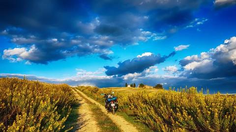 Chàng trai Tiền Giang đi xe máy từ Việt Nam đến Pháp - Ảnh 6. Chàng trai Tiền Giang đi xe máy từ Việt Nam đến Pháp - Ảnh 6.