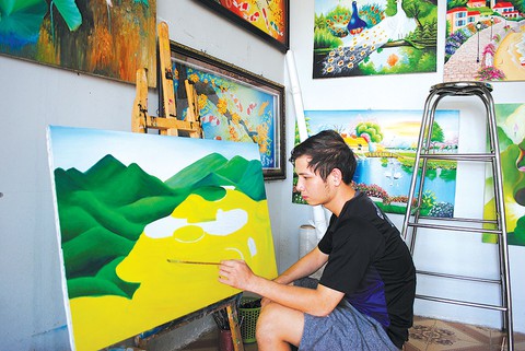 Chàng trai câm điếc không chấp nhận sống buồn tẻ - Ảnh 1. Chàng trai câm điếc không chấp nhận sống buồn tẻ - Ảnh 1.