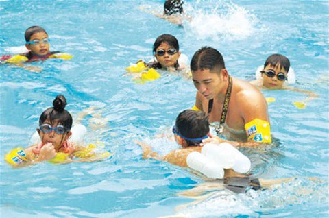 TP.HCM phổ cập bơi cho học sinh mầm non - Ảnh 1. TP.HCM phổ cập bơi cho học sinh mầm non - Ảnh 1.