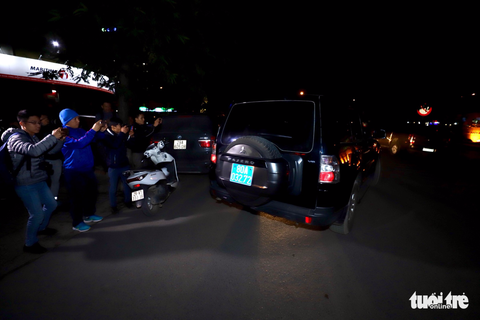 Tiến hành khám xét nhà ông Đinh La Thăng - Ảnh 4. Tiến hành khám xét nhà ông Đinh La Thăng - Ảnh 4.