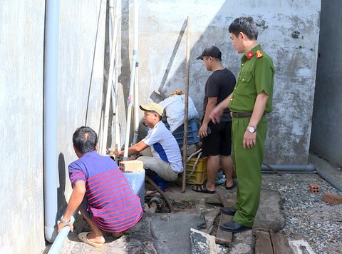 Bắt quả tang doanh nghiệp chế biến hải sản xả thải ra môi trường - Ảnh 1. Bắt quả tang doanh nghiệp chế biến hải sản xả thải ra môi trường - Ảnh 1.