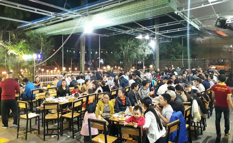 Doanh nghiệp ‘xẻ thịt’ công viên trung tâm thành phố Vinh - Ảnh 2. Doanh nghiệp ‘xẻ thịt’ công viên trung tâm thành phố Vinh - Ảnh 2.
