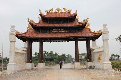 Một xã ở Nghệ An xây cổng làng bằng gỗ quý hơn 4 tỉ đồng - Ảnh 1. Một xã ở Nghệ An xây cổng làng bằng gỗ quý hơn 4 tỉ đồng - Ảnh 1.
