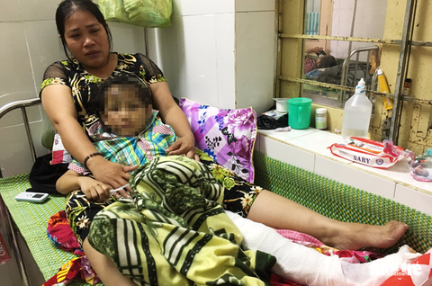 Học sinh lớp 1 chấn thương nặng sau va chạm với xe máy thầy giáo - Ảnh 1. Học sinh lớp 1 chấn thương nặng sau va chạm với xe máy thầy giáo - Ảnh 1.