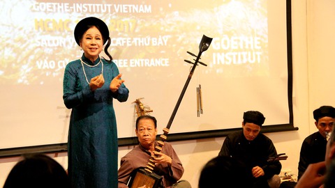 Đàm Quang Minh: Nghe đâu có đàn, có hát là sà đến... - Ảnh 2. Đàm Quang Minh: Nghe đâu có đàn, có hát là sà đến... - Ảnh 2.