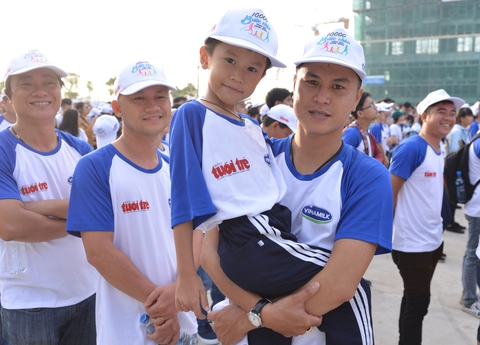 Hơn 1.000 người đi bộ, sôi động ngả đường quận 2 - Ảnh 6. Hơn 1.000 người đi bộ, sôi động ngả đường quận 2 - Ảnh 6.