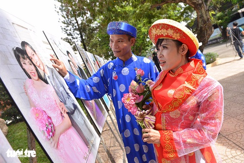 Hôn lễ ấm áp của những đôi uyên ương nghèo - Ảnh 15. Hôn lễ ấm áp của những đôi uyên ương nghèo - Ảnh 15.