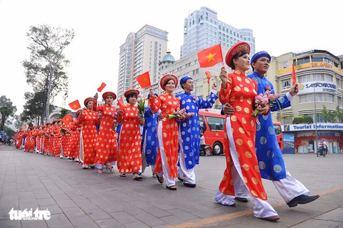 Hôn lễ ấm áp của những đôi uyên ương nghèo - Ảnh 12. Hôn lễ ấm áp của những đôi uyên ương nghèo - Ảnh 12.