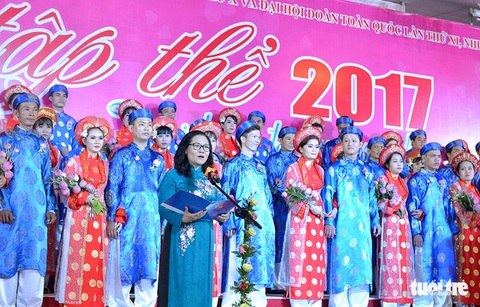 Hôn lễ ấm áp của những đôi uyên ương nghèo - Ảnh 10. Hôn lễ ấm áp của những đôi uyên ương nghèo - Ảnh 10.