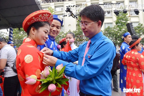 Hôn lễ ấm áp của những đôi uyên ương nghèo - Ảnh 21. Hôn lễ ấm áp của những đôi uyên ương nghèo - Ảnh 21.