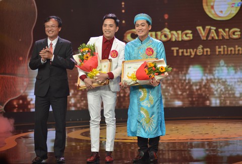 Nguyễn Văn Khởi giành Chuông vàng vọng cổ 2017 với 100 triệu đồng - Ảnh 12. Nguyễn Văn Khởi giành Chuông vàng vọng cổ 2017 với 100 triệu đồng - Ảnh 12.