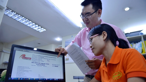 Bỏ hóa đơn in, dùng hóa đơn điện tử: lợi thì có lợi - Ảnh 1. Bỏ hóa đơn in, dùng hóa đơn điện tử: lợi thì có lợi - Ảnh 1.