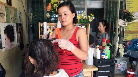 7 cách chữa tóc bạc sớm - Ảnh 1. 7 cách chữa tóc bạc sớm - Ảnh 1.
