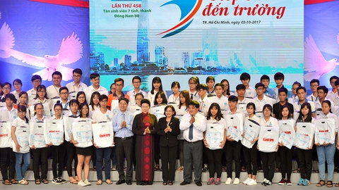 Tiếp sức đến trường’: 15 năm vẫn nặng một chữ tình - Ảnh 1. Tiếp sức đến trường’: 15 năm vẫn nặng một chữ tình - Ảnh 1.