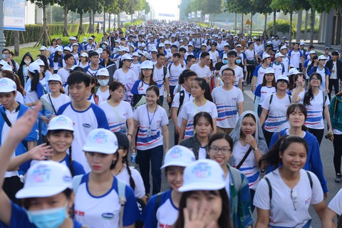 Hơn 1.000 người đi bộ, sôi động ngả đường quận 2 - Ảnh 10. Hơn 1.000 người đi bộ, sôi động ngả đường quận 2 - Ảnh 10.