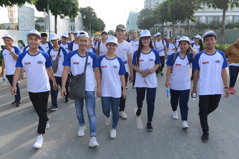 Hơn 1.000 người đi bộ, sôi động ngả đường quận 2 - Ảnh 9. Hơn 1.000 người đi bộ, sôi động ngả đường quận 2 - Ảnh 9.