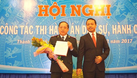 Trao quyết định bổ nhiệm Cục trưởng thi hành án dân sự TP HCM - Ảnh 1. Trao quyết định bổ nhiệm Cục trưởng thi hành án dân sự TP HCM - Ảnh 1.