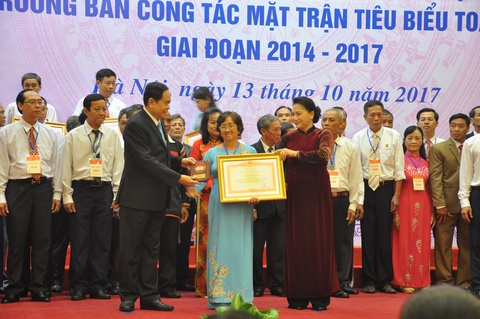 Những cán bộ mặt trận cơ sở hết lòng vì dân - Ảnh 1. Những cán bộ mặt trận cơ sở hết lòng vì dân - Ảnh 1.