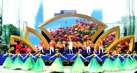 Khai mạc triển lãm ảnh vì những người phụ nữ quanh ta - Ảnh 1. Khai mạc triển lãm ảnh vì những người phụ nữ quanh ta - Ảnh 1.