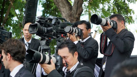 Quy định hoàng gia cho phóng viên ở lễ hỏa táng vua Thái - Ảnh 2. Quy định hoàng gia cho phóng viên ở lễ hỏa táng vua Thái - Ảnh 2.