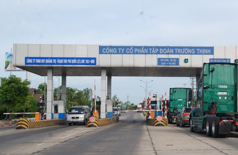 BOT Quảng Trị buộc khách vé tháng phải mua vé riêng ngày 31-12 - Ảnh 1. BOT Quảng Trị buộc khách vé tháng phải mua vé riêng ngày 31-12 - Ảnh 1.