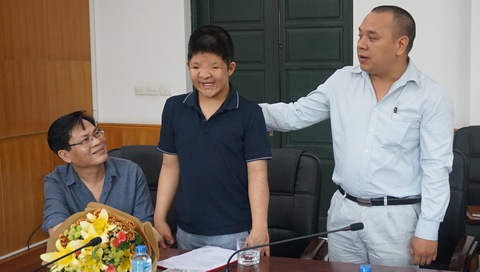 Nghệ sĩ Quốc Tuấn: Giờ phải kéo Bôm ra khỏi đàn - Ảnh 11. Nghệ sĩ Quốc Tuấn: Giờ phải kéo Bôm ra khỏi đàn - Ảnh 11.