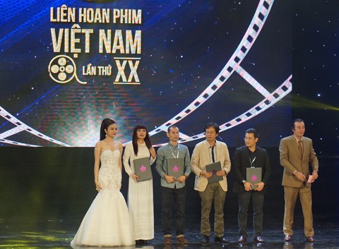 Em chưa 18 đoạt Bông Sen Vàng - Ảnh 7. Em chưa 18 đoạt Bông Sen Vàng - Ảnh 7.