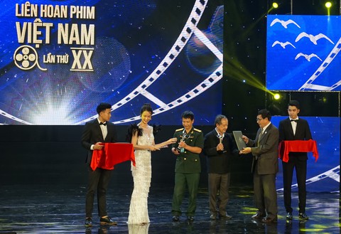 Em chưa 18 đoạt Bông Sen Vàng - Ảnh 4. Em chưa 18 đoạt Bông Sen Vàng - Ảnh 4.