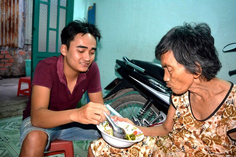 Vấn đề hôm nay: Câu chuyện hiếu thảo - Ảnh 3. Vấn đề hôm nay: Câu chuyện hiếu thảo - Ảnh 3.
