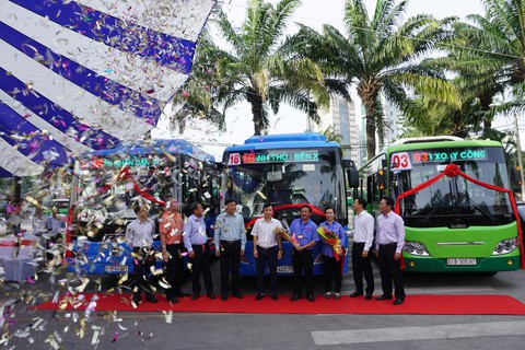 TP.HCM chính thức triển khai 3 tuyến buýt kiểu mẫu - Ảnh 1. TP.HCM chính thức triển khai 3 tuyến buýt kiểu mẫu - Ảnh 1.