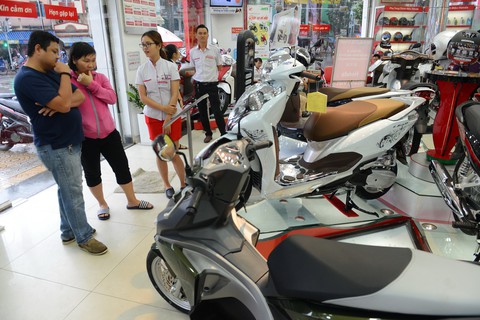 Xe tay ga tăng giá vài triệu đồng dịp cuối năm - Ảnh 1. Xe tay ga tăng giá vài triệu đồng dịp cuối năm - Ảnh 1.