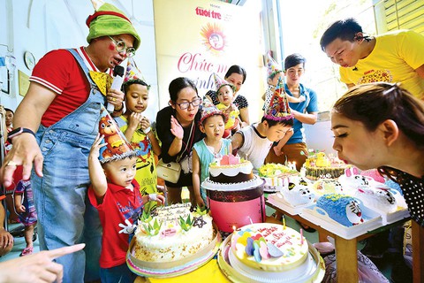 Nỗi đau không dập tắt được tiếng cười của em - Ảnh 1. Nỗi đau không dập tắt được tiếng cười của em - Ảnh 1.