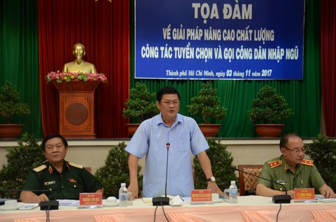 Nhiều học sinh cận thị gây ảnh hưởng việc gọi nhập ngũ - Ảnh 1. Nhiều học sinh cận thị gây ảnh hưởng việc gọi nhập ngũ - Ảnh 1.