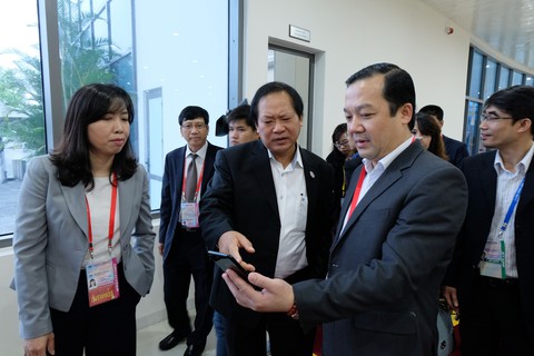 Bộ trưởng Trương Minh Tuấn thăm Trung tâm báo chí quốc tế APEC - Ảnh 1. Bộ trưởng Trương Minh Tuấn thăm Trung tâm báo chí quốc tế APEC - Ảnh 1.