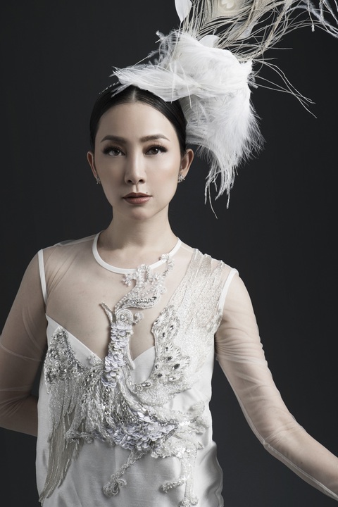 Linh Nga rực rỡ và đằm thắm với Phượng hoàng - Ảnh 5. Linh Nga rực rỡ và đằm thắm với Phượng hoàng - Ảnh 5.