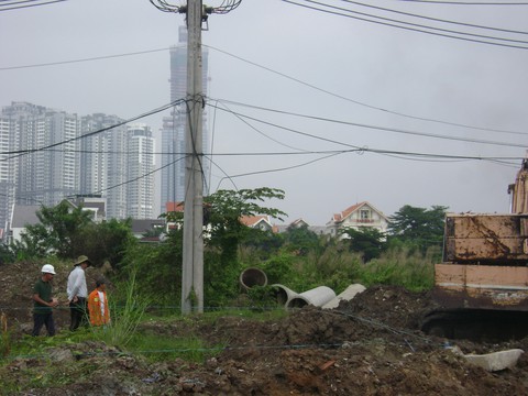 Thi công da beo đường Lương Định Của vì vướng giải tỏa - Ảnh 2. Thi công da beo đường Lương Định Của vì vướng giải tỏa - Ảnh 2.